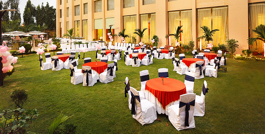 pool_side_lawn